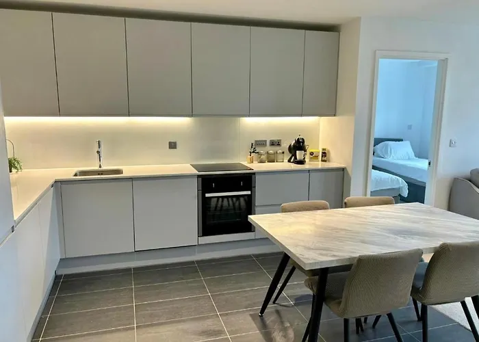 Cityview Luxe Apartment